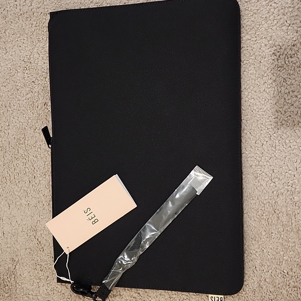 🖤 Beis Black Zippered Pouch - Picture 4 of 4